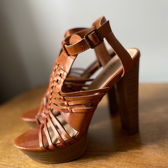 JustFab Chunky Heels, Size 9 - Picture 2 of 3